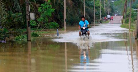 Flood evacuees in Johor, Sarawak rise, Sabah conditions improve