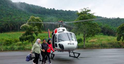 Tiga ibu mengandung Orang Asli dipindah keluar dengan helikopter