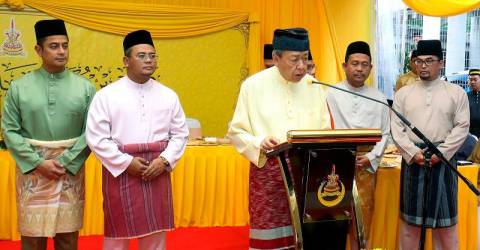 Selangor Sultan graces opening of Kg Klang Gate Baru Mosque