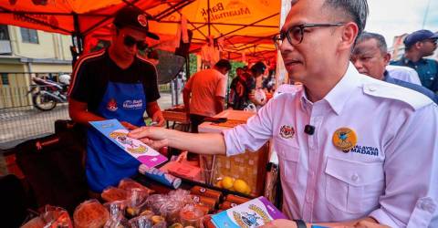 Bazar Ramadan jadi lokasi kempen keselamatan dalam talian MCMC