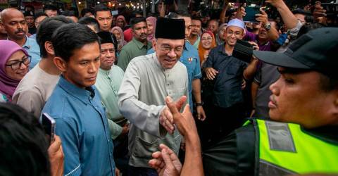 Kamunting Ramadan bazaar abuzz with PM Anwar’s visit