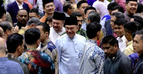 Anwar urges corporate sector to adopt schools nationwide