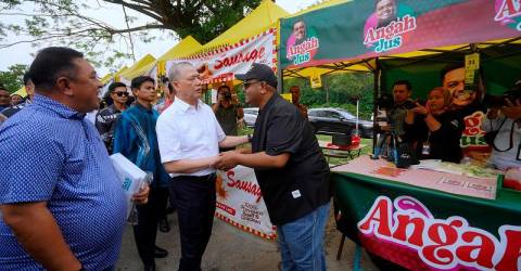 Bazar Ramadan perkenal sistem tanpa tunai mudahkan peniaga dan pembeli